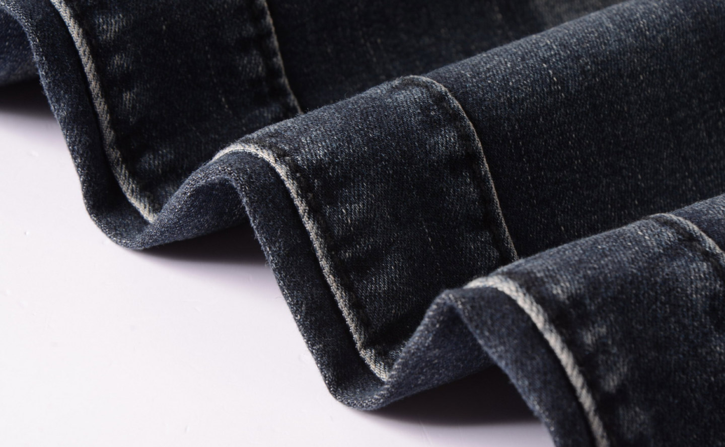 torcao-de-pernas-calca-jeans-causas-solucoes-audaces