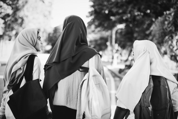moda-femenina-estambul-entre-islam-occidente-audaces-figura1